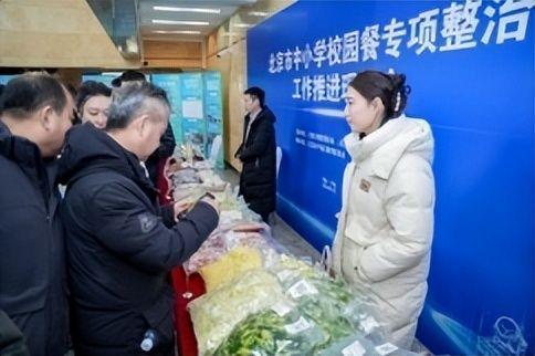 北京下死命令了：在2027年底前，所有中小学必须告别“校外配餐”