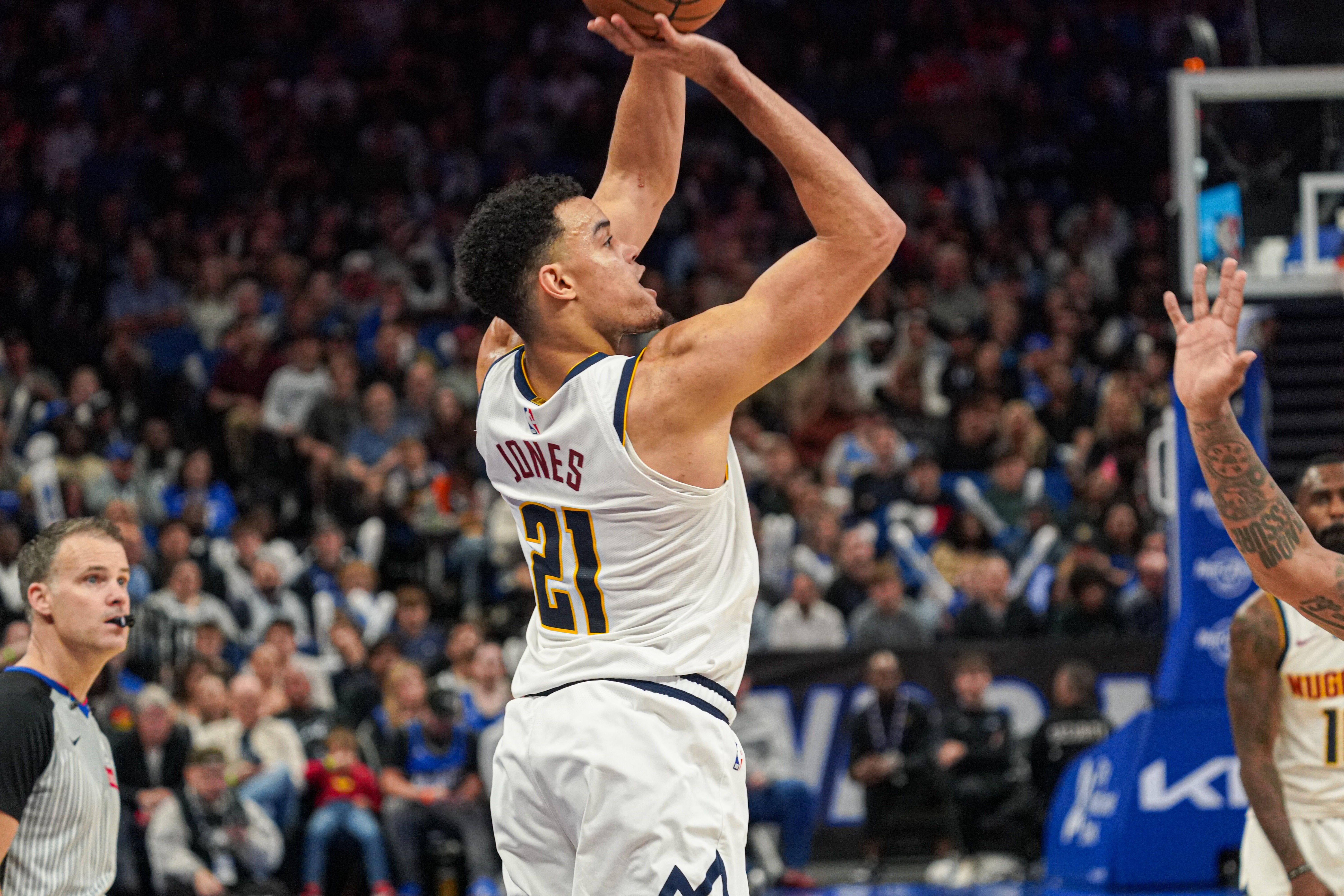 华体会-Stein：掘金探索阵容末段交易选项 想要避税并将斯潘塞·琼斯转正