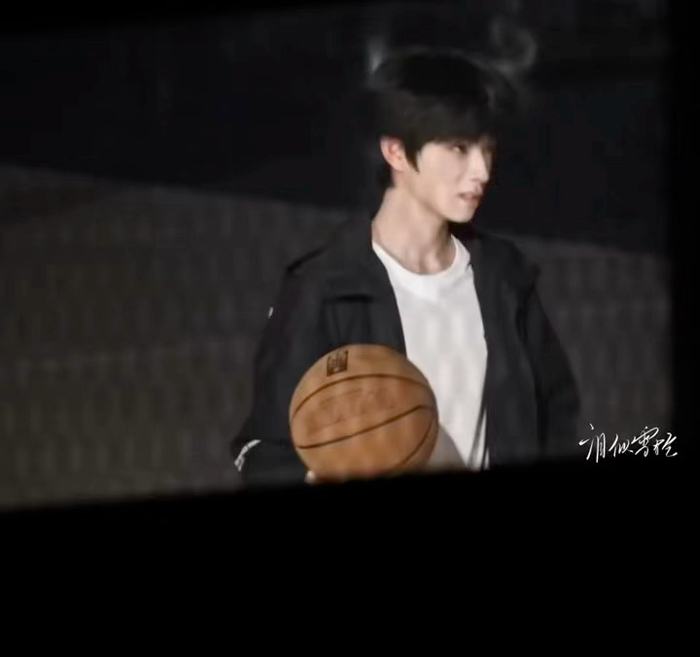 华体会官网-王橹杰付彬言病中坚持续写篮球与音乐梦想|王橹杰角色|少年时代剧情|我们的少年时代2|青春励志|少年热血_新浪体育_新浪新闻