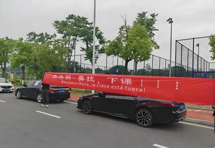 华体会官网-武汉三镇换帅如翻书！邓卓翔又要来背锅，他能拯救这座城吗？|莫拉|中超|李金羽|俱乐部|球队_新浪新闻